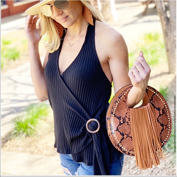 LAST ONE! PAGE TURNER HALTER TOP-BLACK - Picture 6 of 7